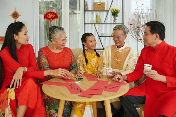 Comment apprendre la calligraphie arabe avec des artistes locaux au Maroc?